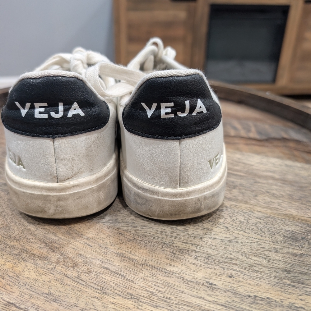 Veja White and Black Sneakers (Size 42) - Picture 2 of 5